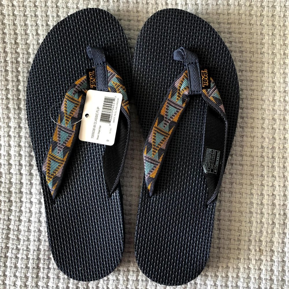 NWT Teva Deckers Flip-Flops Grey Women's 9.